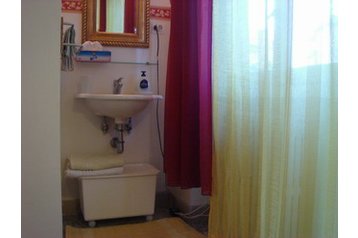 Italia Privát Roma, Esterno